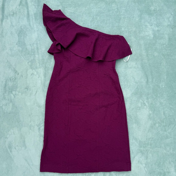Lilly Pulitzer Bordeaux one shoulder dress - Picture 4 of 9
